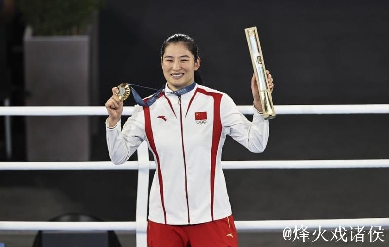 全运会拳击赛：奥运冠军李倩轻松晋级八强