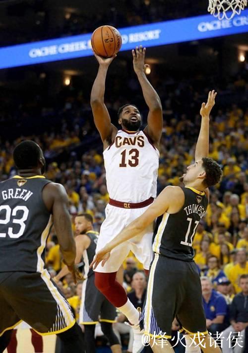 官方宣布:骑士与TT签下一年合同 上季场均3.3分+3.6板 官方宣布:骑士与TT签下一年合同 上季场均3.3分+3.6板